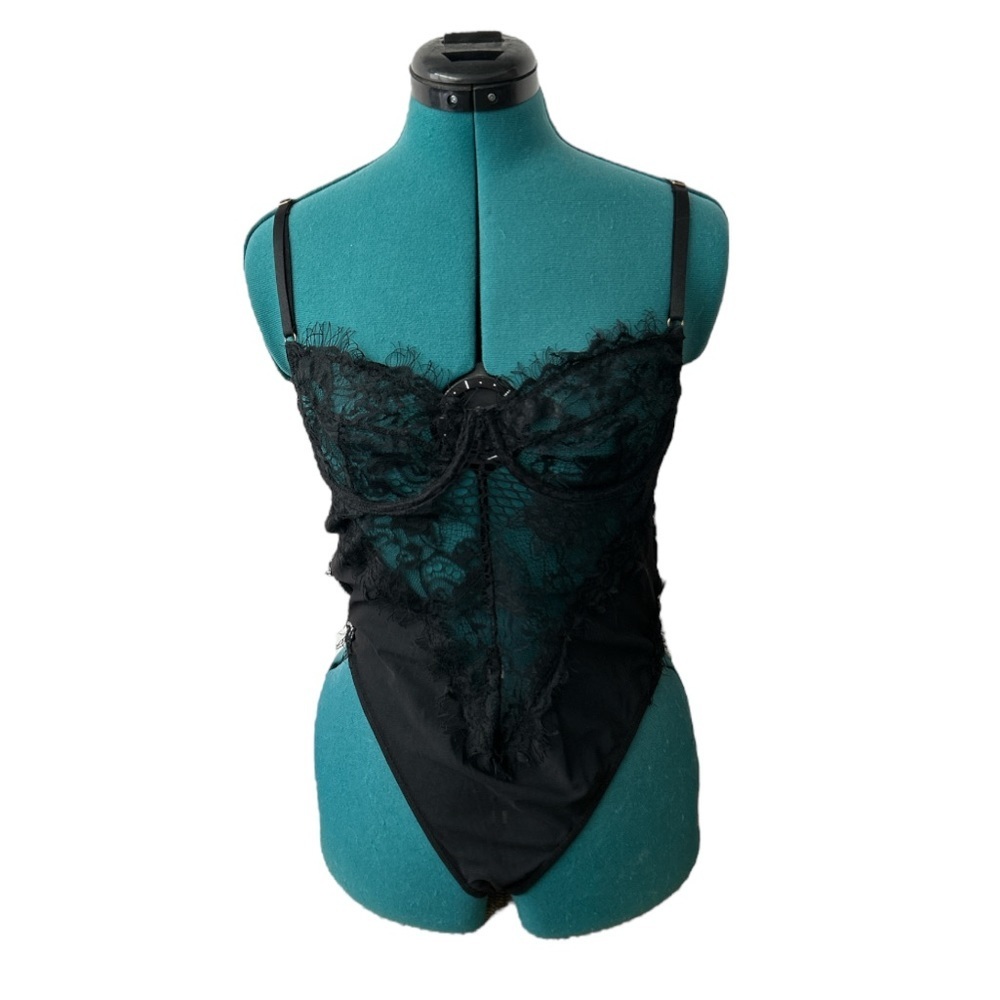 Fashion Nova Lace Bodysuit